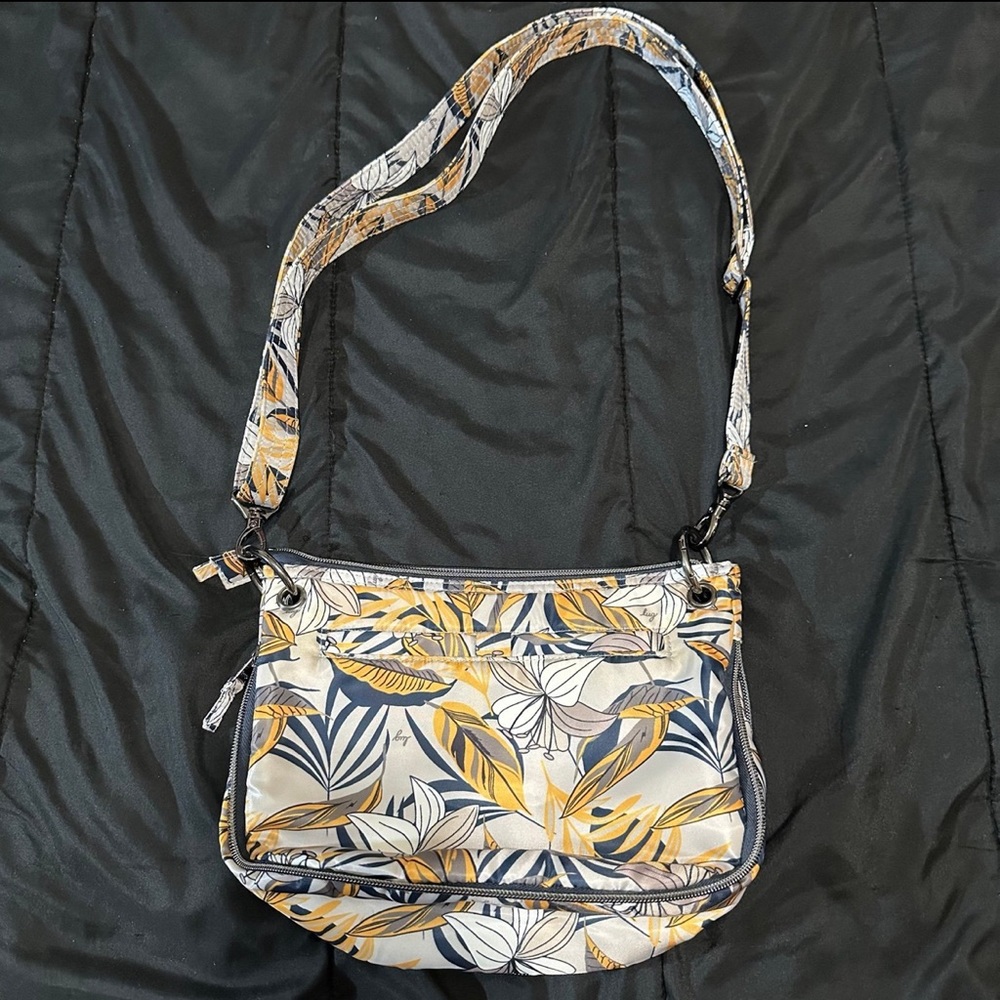 Lug Swivel Convertible Crossbody‎